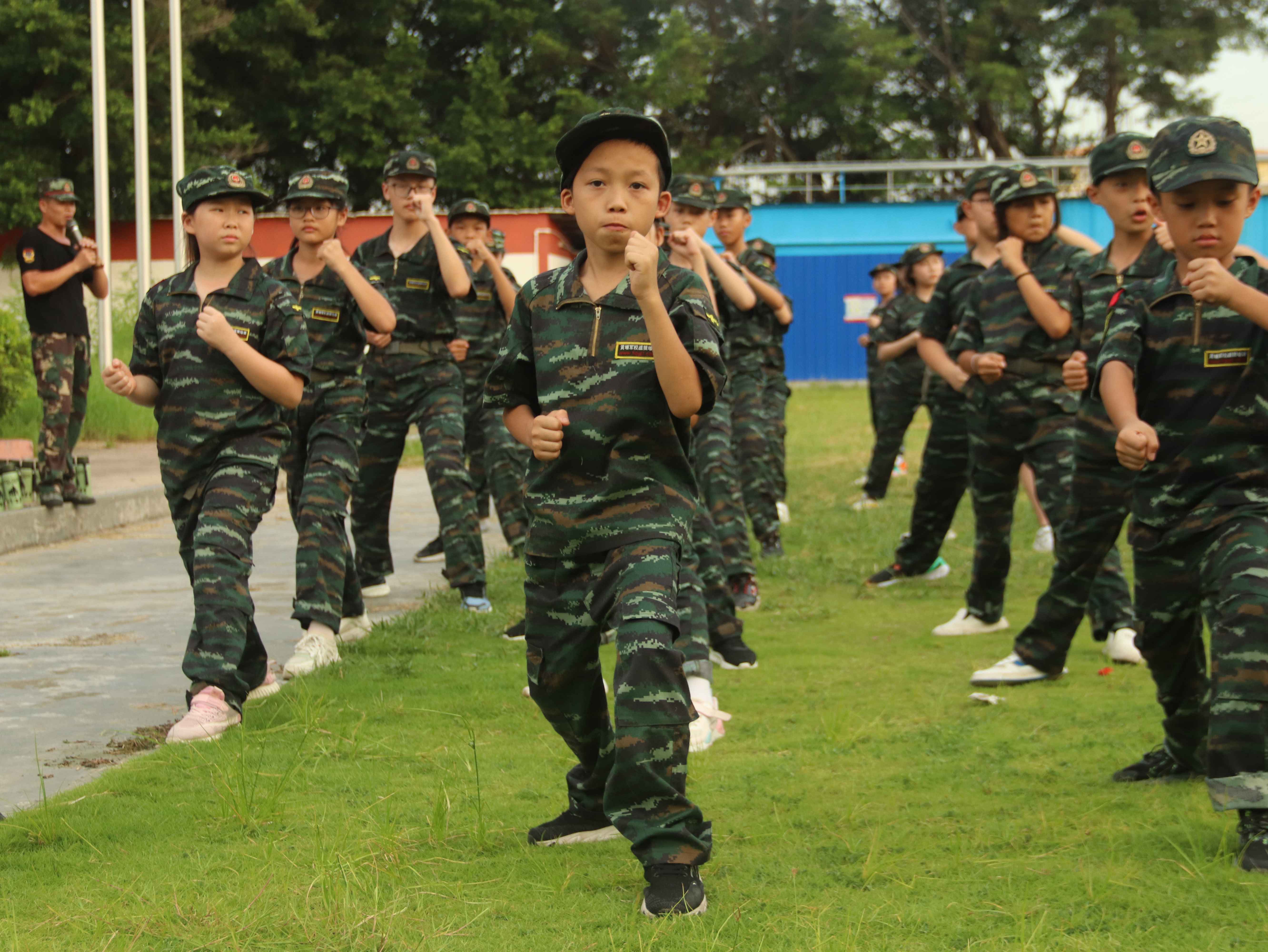 武汉军事夏令营研学基地，武汉13岁少年军事寒假夏令营研学案例